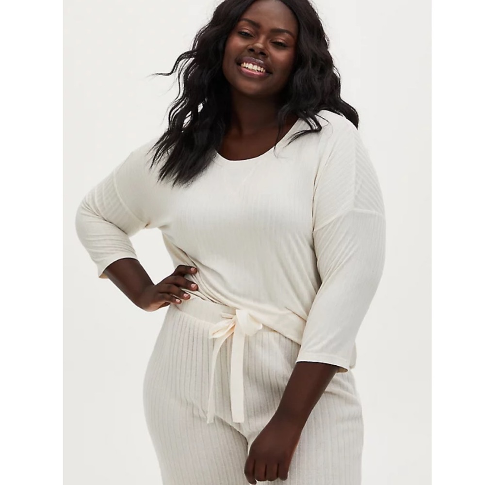 WHITE RIBBED DOLMAN SLEEP TEE